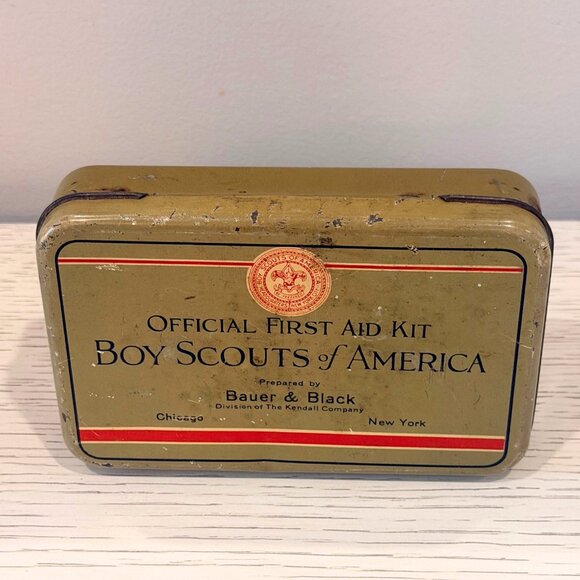 Vintage 1928 Boy Scout BAUER & BLACK First Aid Kit Tin w/ Field Guide Book Only - Picture 2 of 10